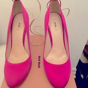 ‼️ SOLD ‼️ Miu Miu Satin fuxia heels with gold wrap around